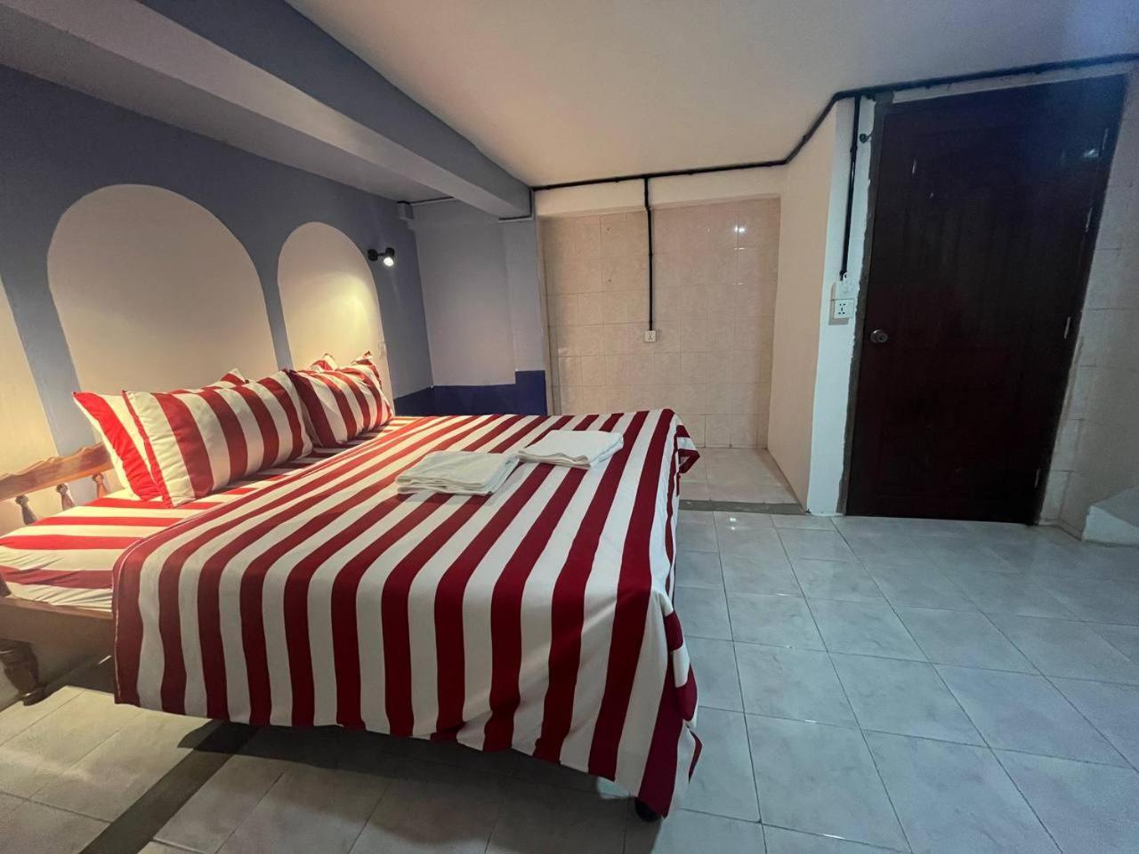Por Chey Guesthouse Батамбанг Екстериор снимка