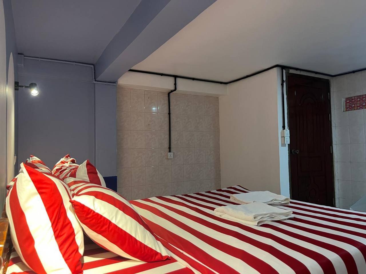 Por Chey Guesthouse Батамбанг Екстериор снимка