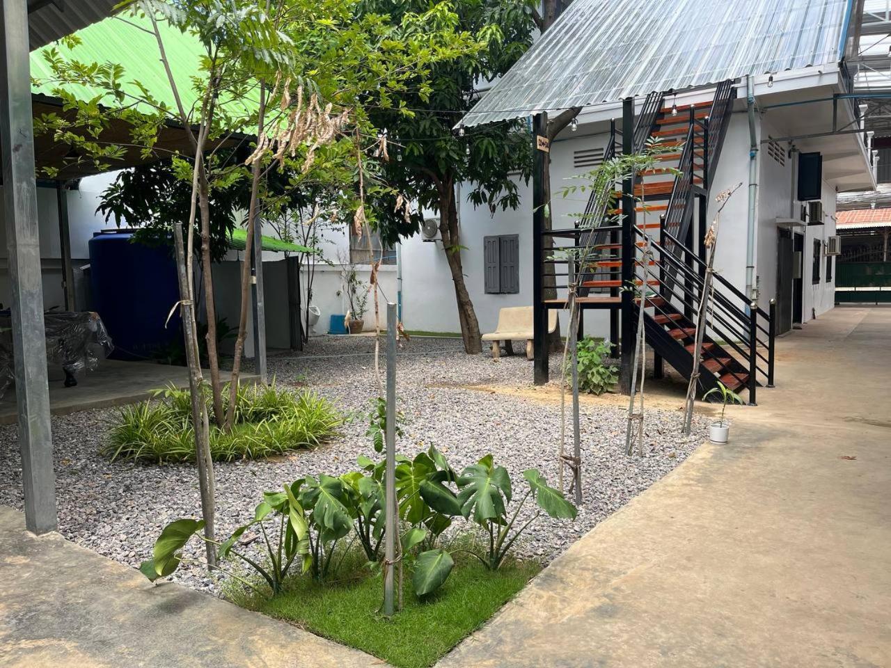 Por Chey Guesthouse Батамбанг Екстериор снимка